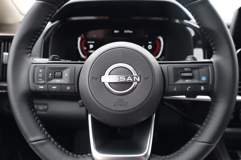 Nissan Pathfinder Vehicle Image 09