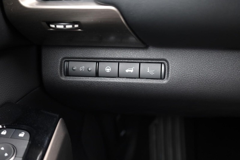 Nissan Pathfinder Vehicle Image 17