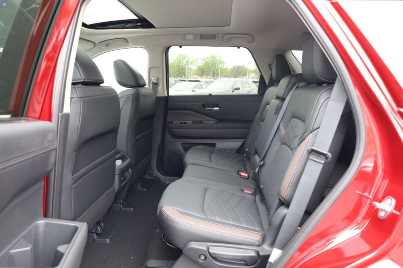 Nissan Pathfinder Vehicle Image 22