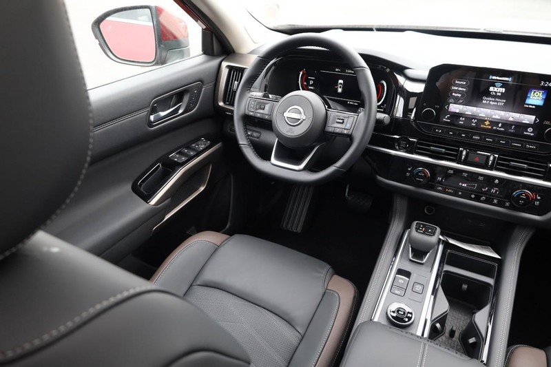 Nissan Pathfinder Vehicle Image 26