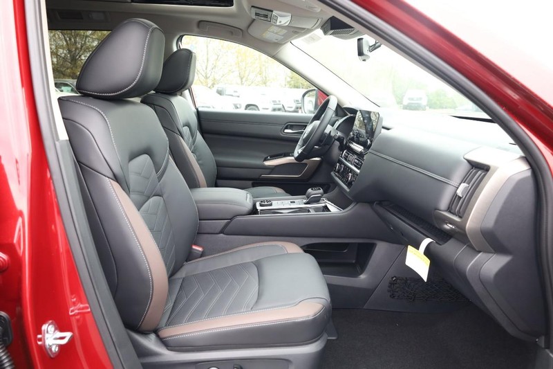 Nissan Pathfinder Vehicle Image 28