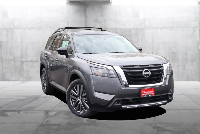 Nissan Pathfinder Vehicle Image 02