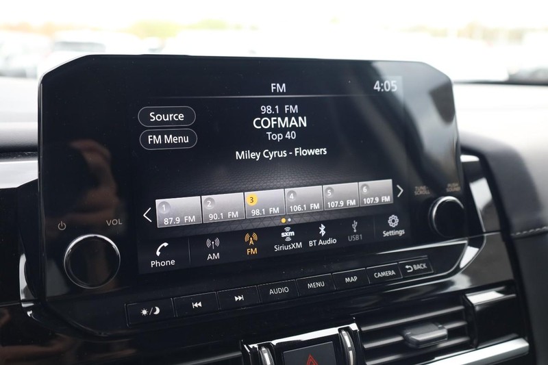 Nissan Pathfinder Vehicle Image 11