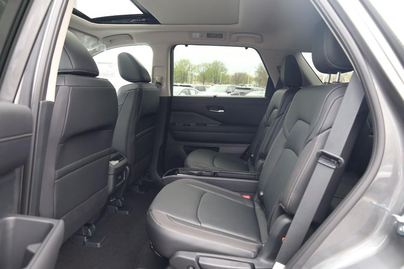 Nissan Pathfinder Vehicle Image 22