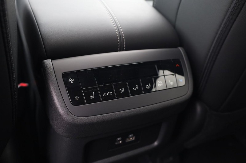 Nissan Pathfinder Vehicle Image 23
