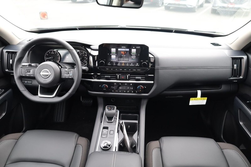 Nissan Pathfinder Vehicle Image 26