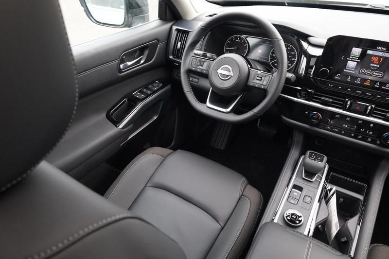 Nissan Pathfinder Vehicle Image 27
