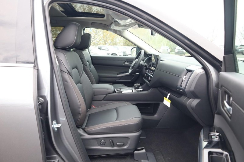 Nissan Pathfinder Vehicle Image 28