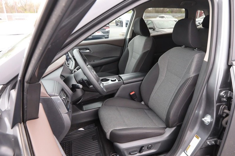 Nissan Rogue Vehicle Image 08
