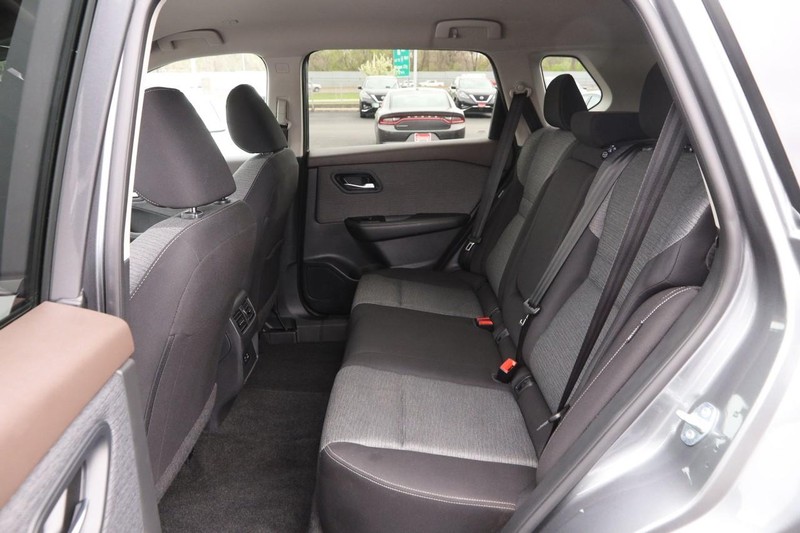 Nissan Rogue Vehicle Image 09