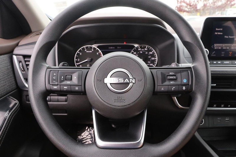Nissan Rogue Vehicle Image 10