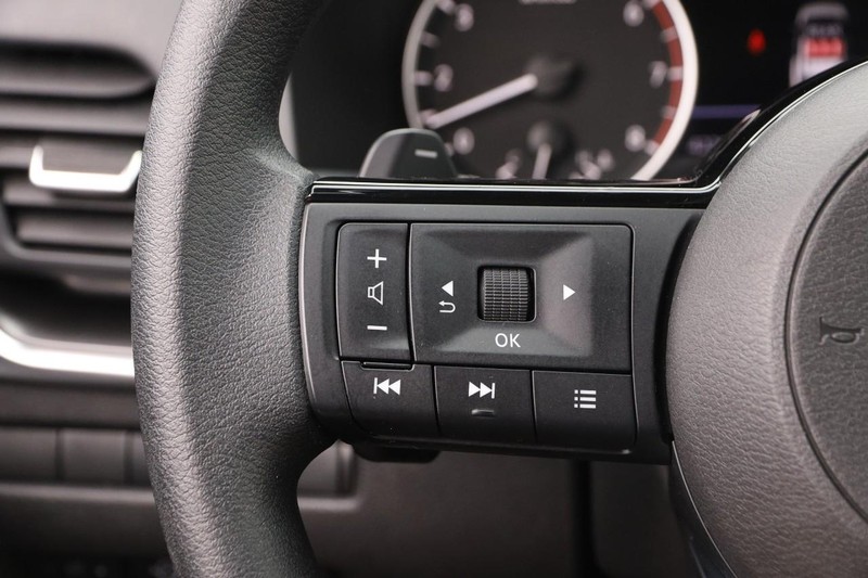 Nissan Rogue Vehicle Image 11
