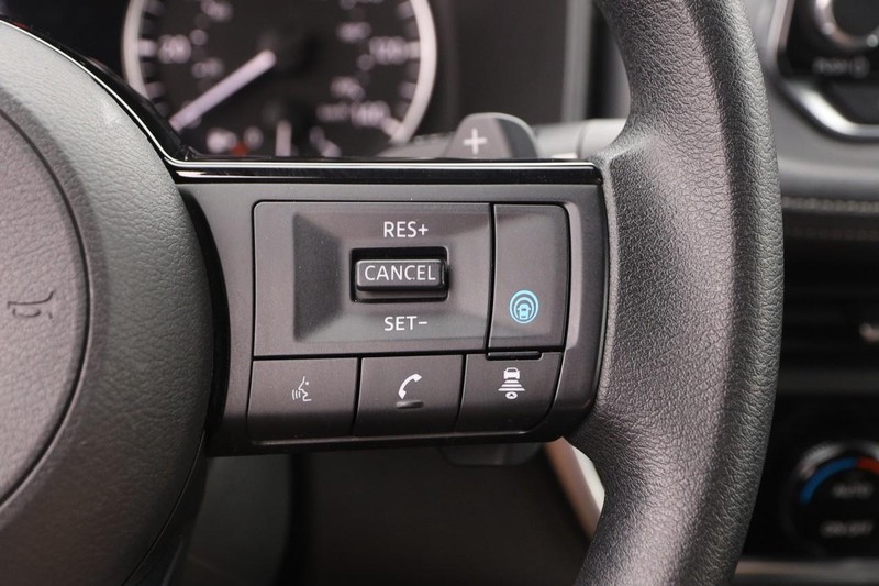 Nissan Rogue Vehicle Image 12