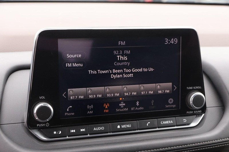 Nissan Rogue Vehicle Image 15