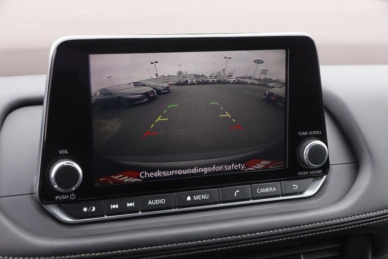 Nissan Rogue Vehicle Image 16