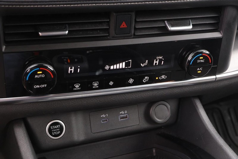 Nissan Rogue Vehicle Image 17