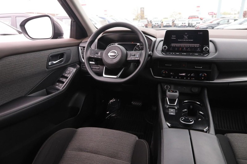 Nissan Rogue Vehicle Image 21
