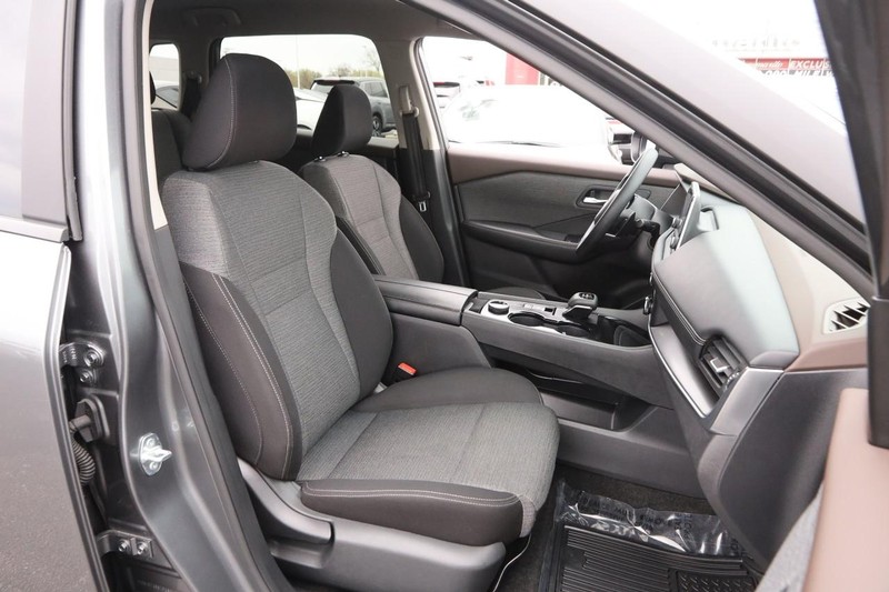 Nissan Rogue Vehicle Image 24