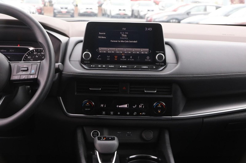 Nissan Rogue Vehicle Image 26