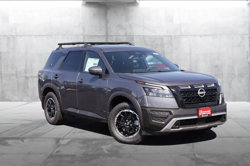 Nissan Pathfinder Vehicle Image 02