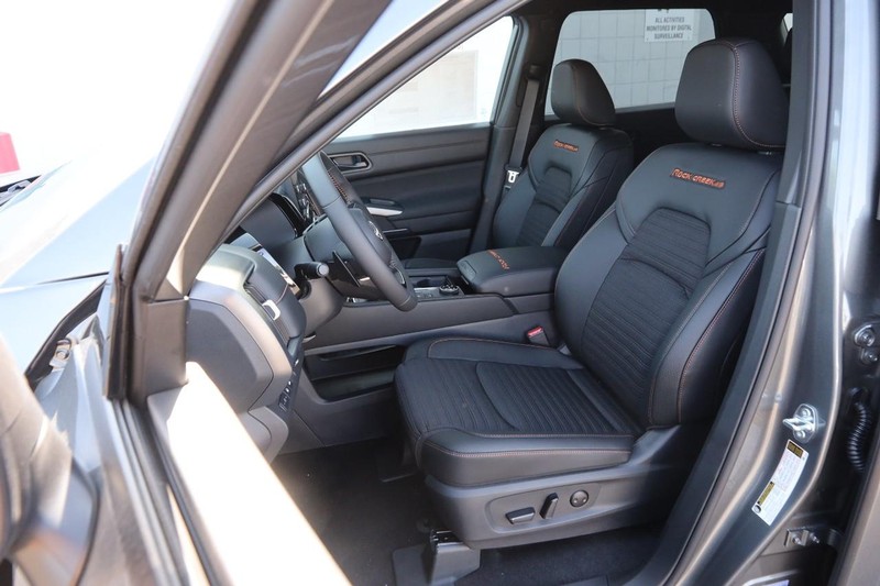 Nissan Pathfinder Vehicle Image 09