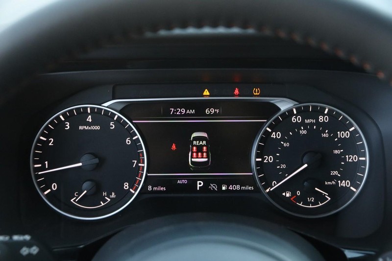 Nissan Pathfinder Vehicle Image 15