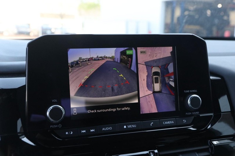 Nissan Pathfinder Vehicle Image 18