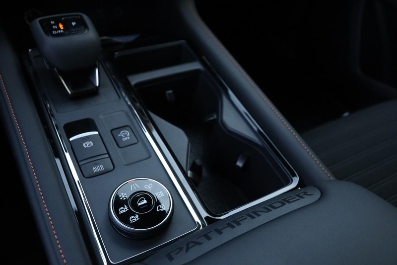 Nissan Pathfinder Vehicle Image 21