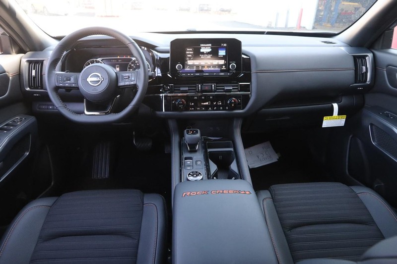 Nissan Pathfinder Vehicle Image 23