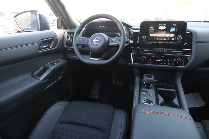 Nissan Pathfinder Vehicle Image 24