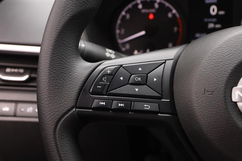Nissan Altima Vehicle Image 11