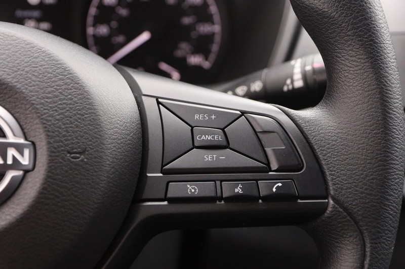 Nissan Altima Vehicle Image 12