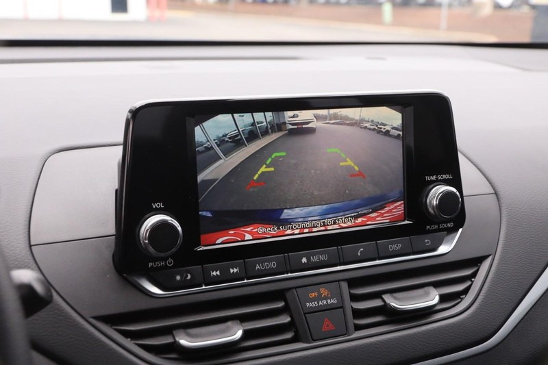 Nissan Altima Vehicle Image 15