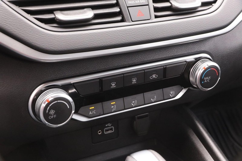 Nissan Altima Vehicle Image 16