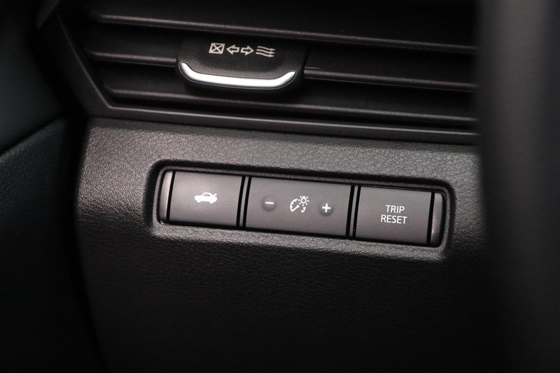 Nissan Altima Vehicle Image 18