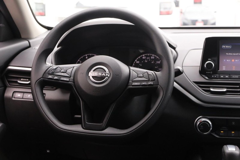 Nissan Altima Vehicle Image 21