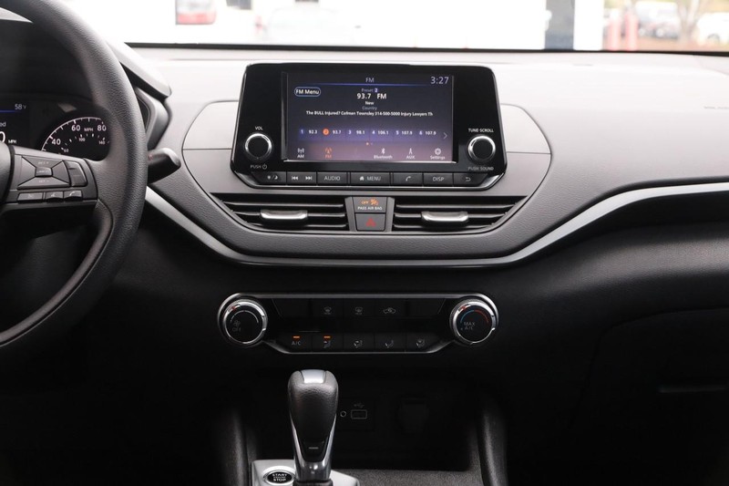 Nissan Altima Vehicle Image 22