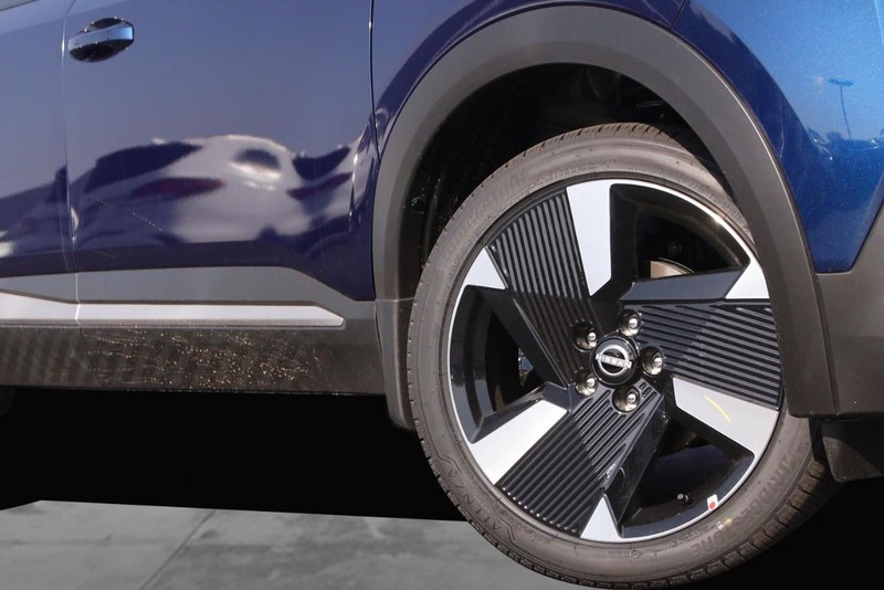 Nissan Kicks Vehicle Image 03