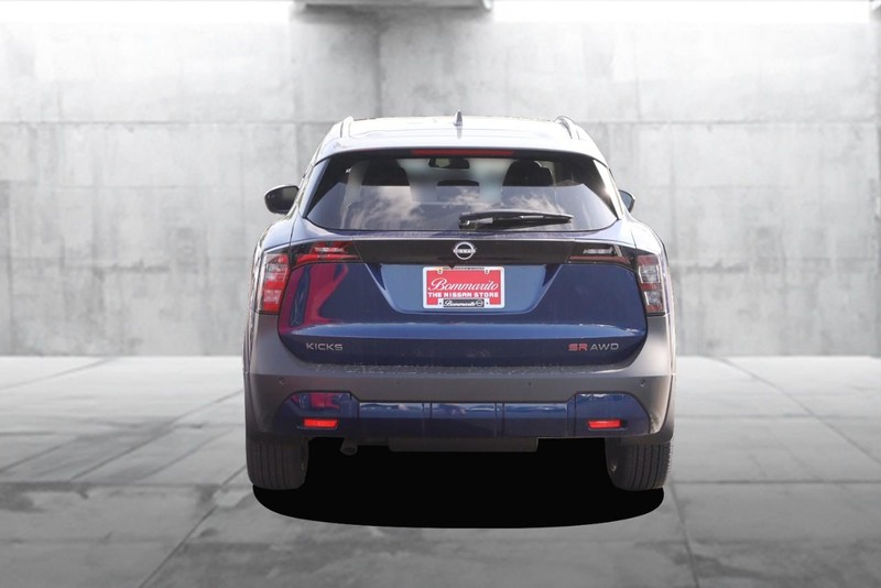 Nissan Kicks Vehicle Image 06