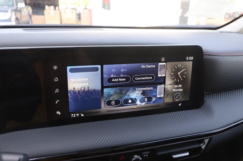 Nissan Kicks Vehicle Image 15
