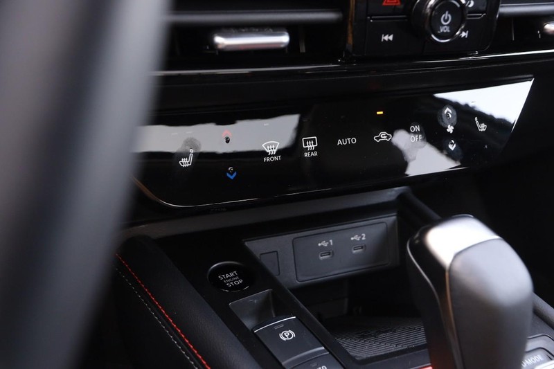 Nissan Kicks Vehicle Image 18