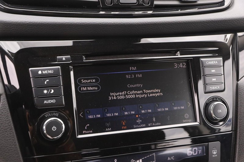 Nissan Rogue Sport Vehicle Image 15