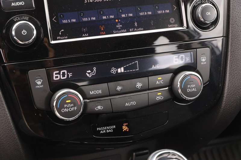 Nissan Rogue Sport Vehicle Image 17