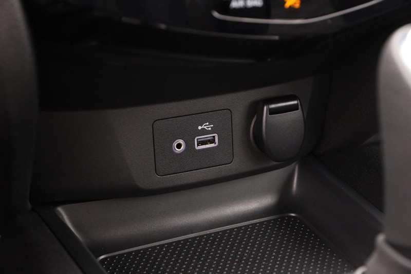Nissan Rogue Sport Vehicle Image 18