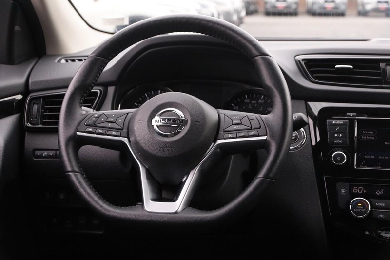 Nissan Rogue Sport Vehicle Image 23