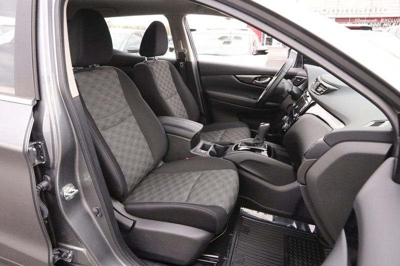 Nissan Rogue Sport Vehicle Image 26