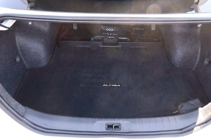 Nissan Altima Vehicle Image 07
