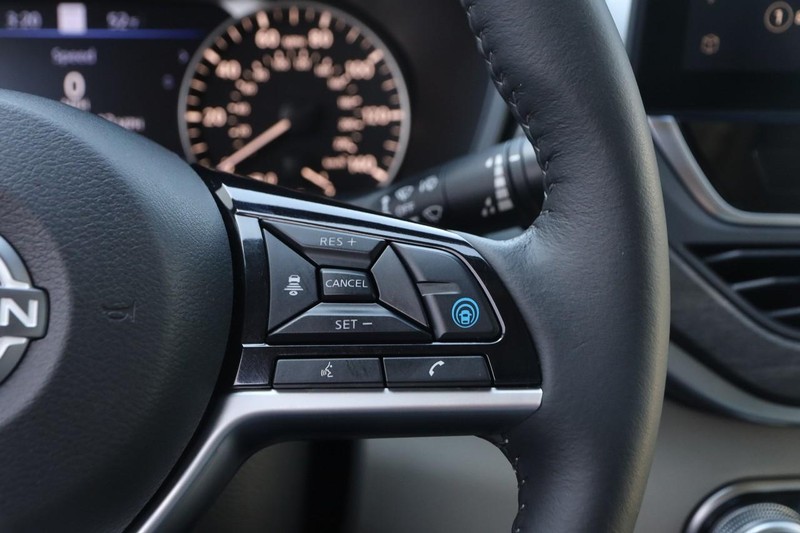 Nissan Altima Vehicle Image 13