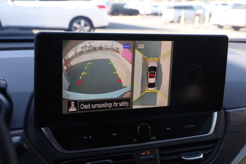 Nissan Altima Vehicle Image 16