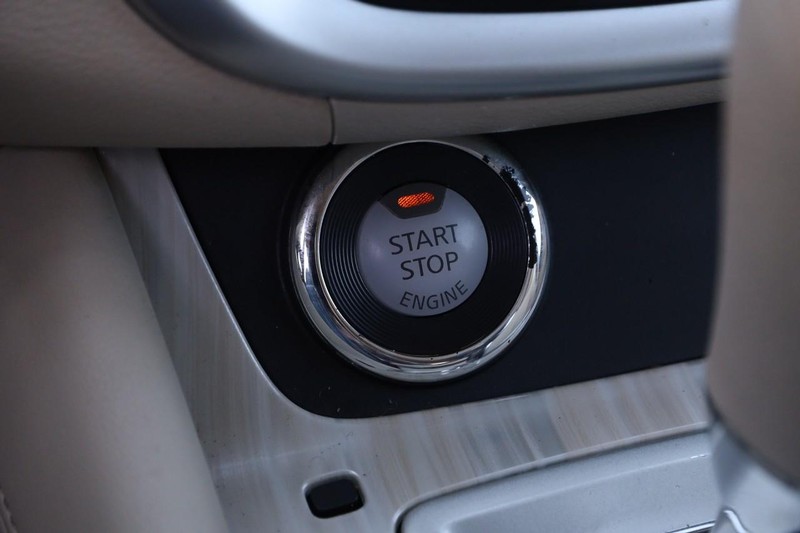 Nissan Murano Vehicle Image 14